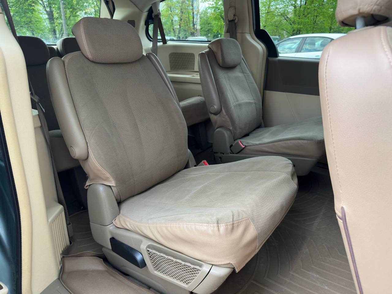  Town and Country V, 7 мест