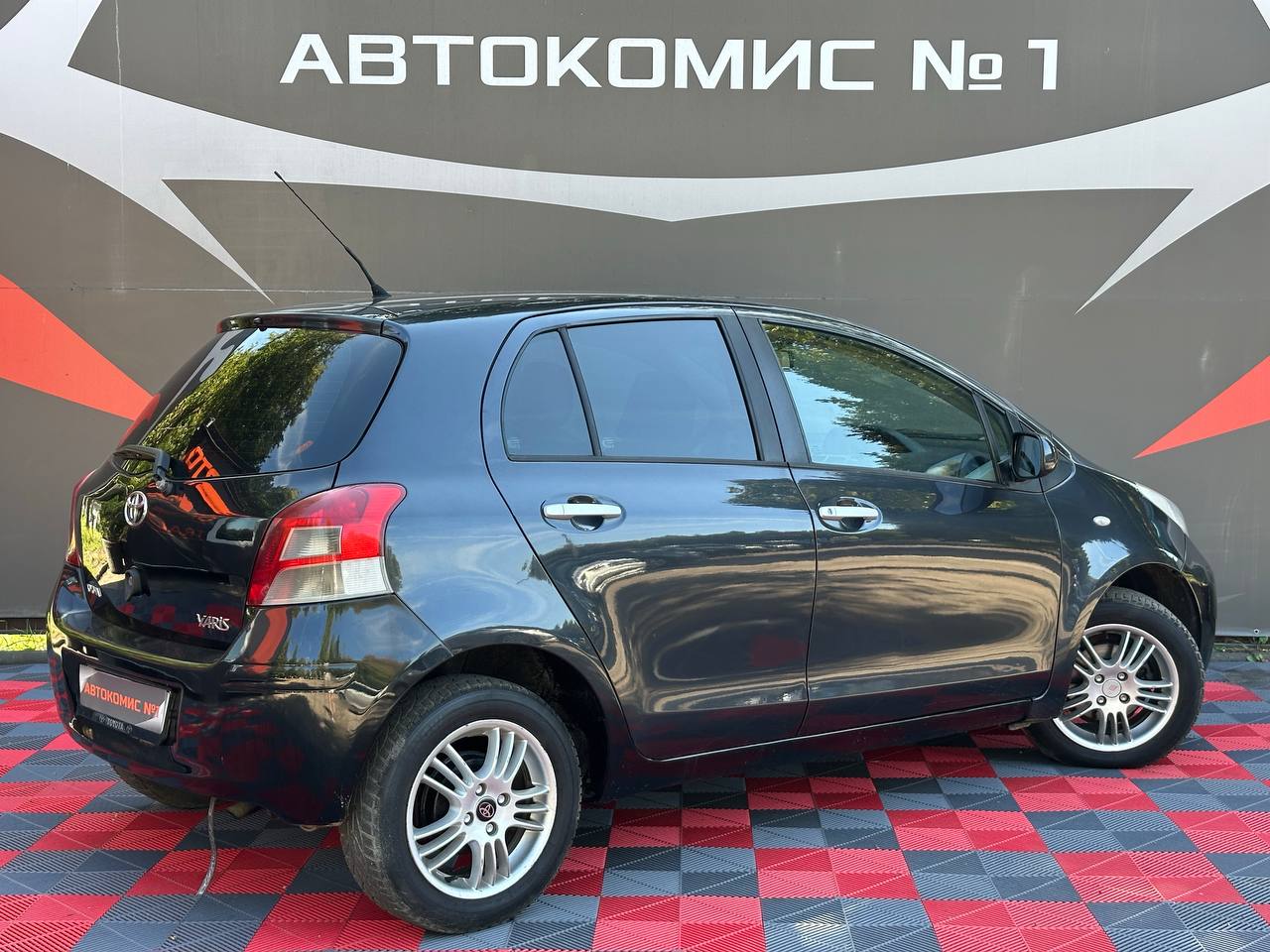  Yaris
